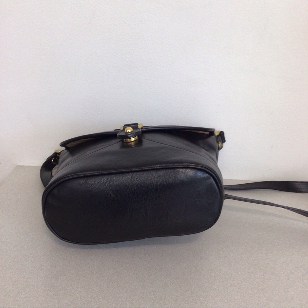 OROTON AUSTRALIA BLACK LEATHER BUCKET MESSENGER PURSE EXCELLENT CONDITION - Picture 6 of 9